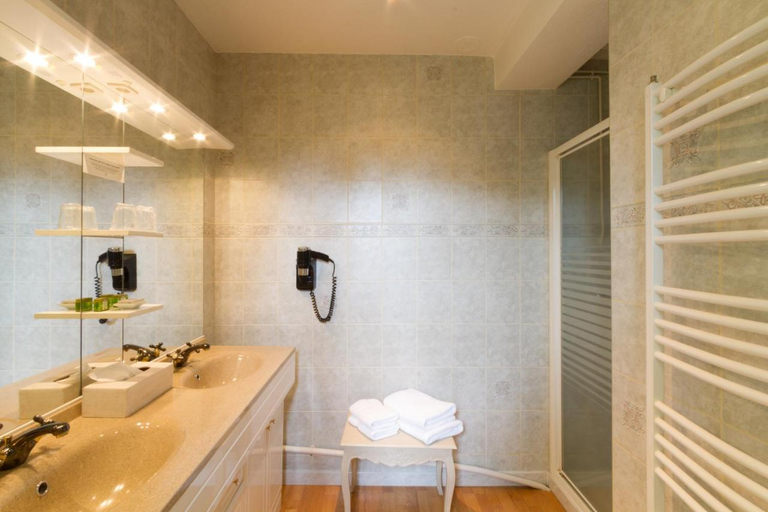 Bathroom 3, La Bonne Auberge, Ain