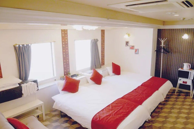 Bedroom 3, Hotel Samurai, Osaka