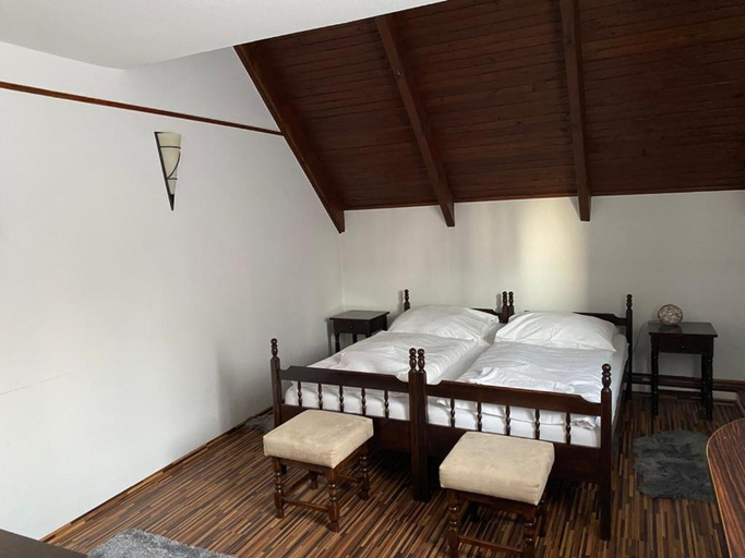 Bedroom 2, Motel M, Malacky