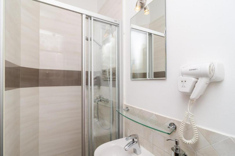 Bathroom, Eddie's Sea View Rooms (Old Town), Dubrovnik