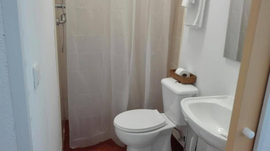 Bathroom 3, Avis Guesthouse, Évora
