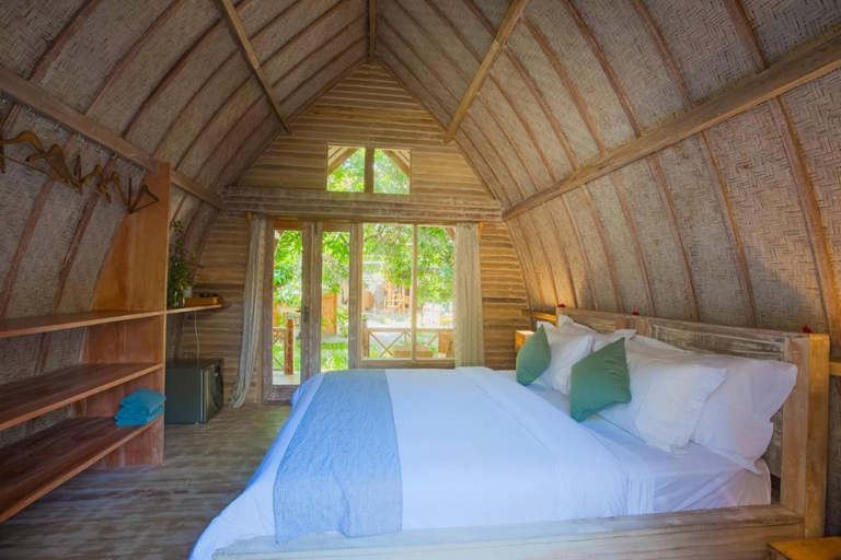 Bedroom, Flowers & Fire Yoga Garden, Lombok