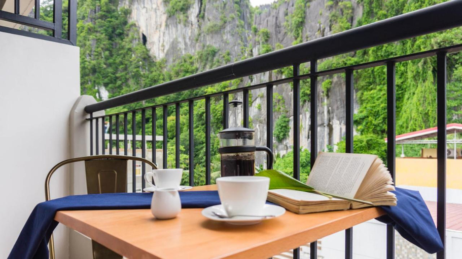 Others 4, South Anchorage Inn, El Nido