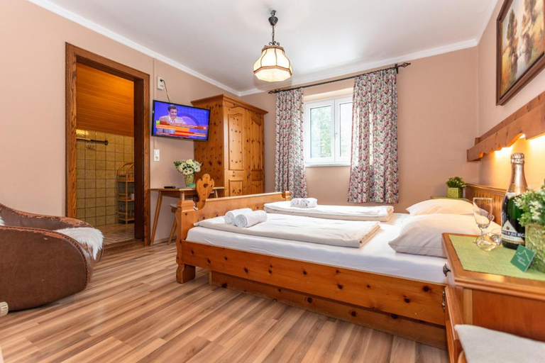 Bedroom 3, Landgasthof Furstenbrunn, Salzburg Umgebung