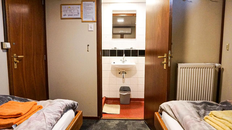 Bedroom 3, Hotelboat Angeline, Amsterdam