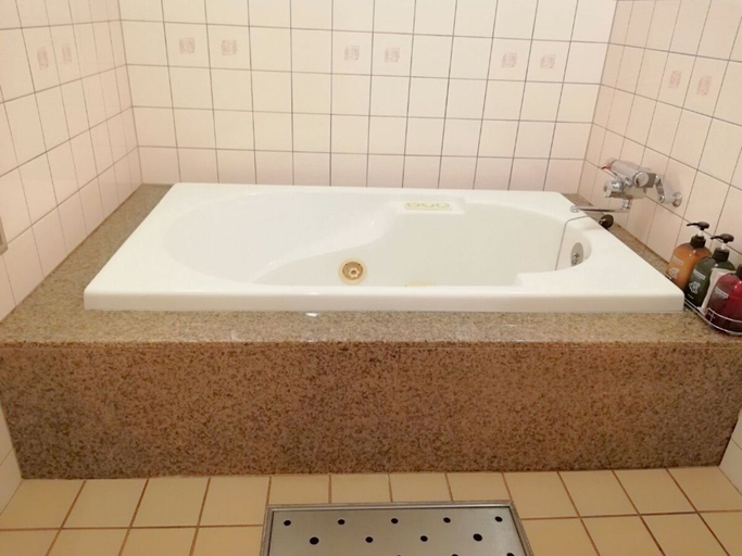 Bathroom 4, Hotel Samurai, Osaka