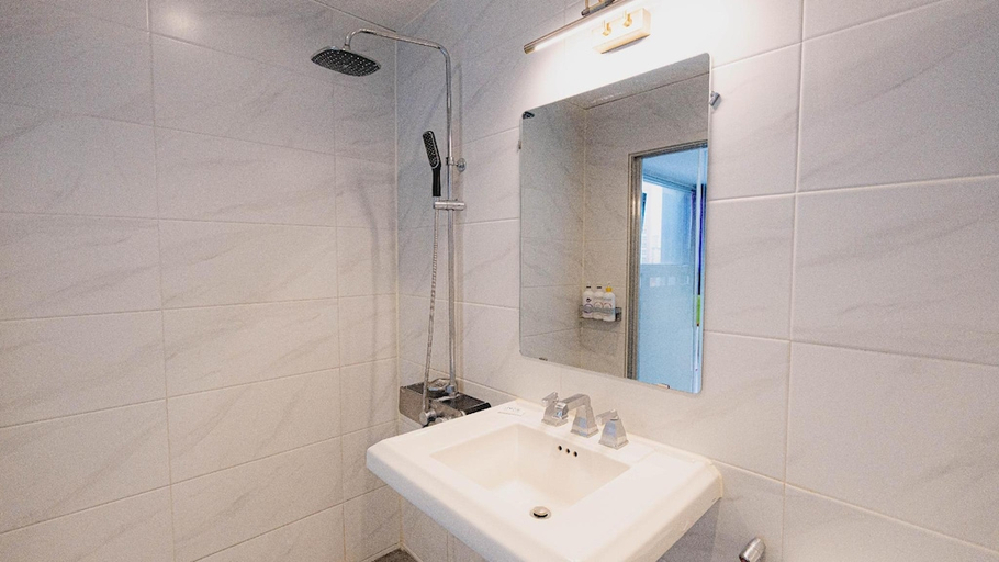 Bathroom 5, Gukje Business Hotel, Gwangsan
