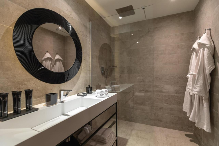 Bathroom 3, Residence Le Prince Regent, Paris