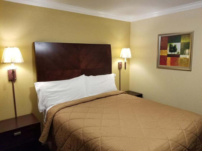 Bedroom 5, Galaxie Motel, Benton