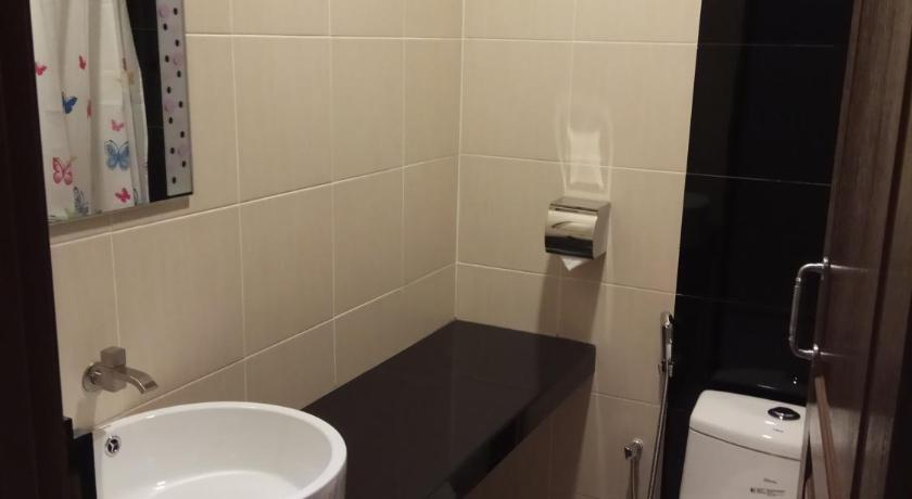 Bathroom 4, Hotel Dutaria, Kinta