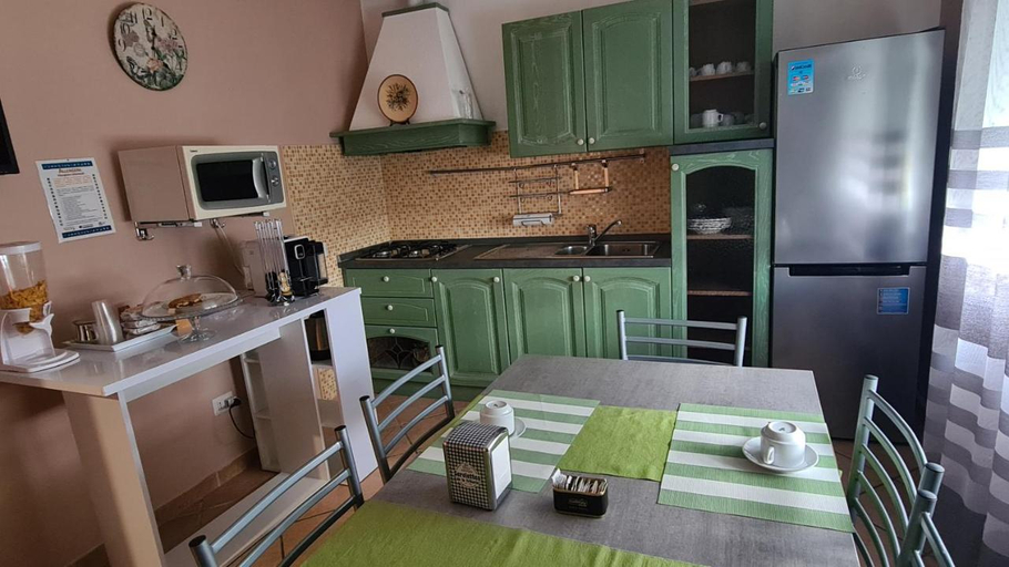 Others 3, B&B Regina, Varese