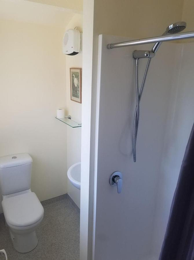 Bathroom 4, The Lazy Cow Accommodation, Tasman