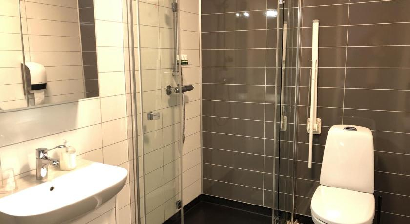 Bathroom 4, Brygga Gjestehus, Harstad