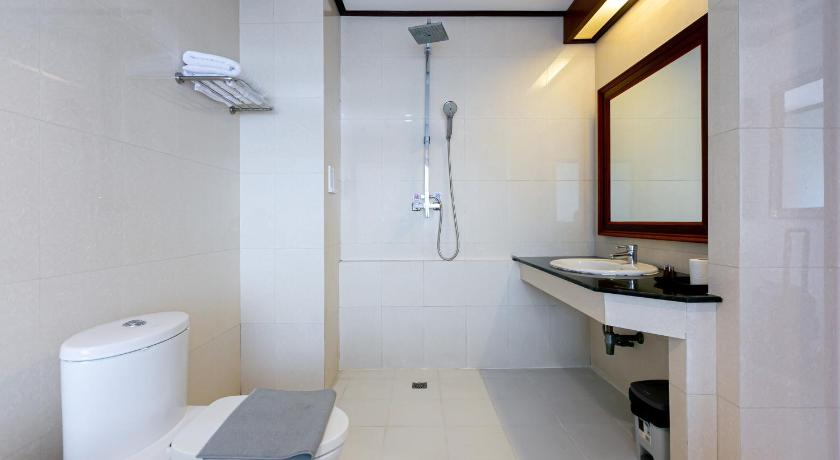Bathroom 4, SHUNTAI Holiday (S.T. Holiday), Lat Phrao