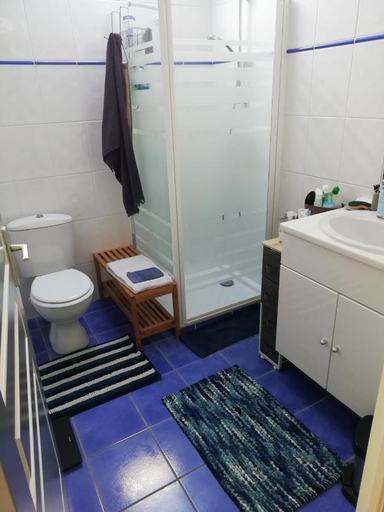 Bathroom 3, Kerlan 5, Morbihan