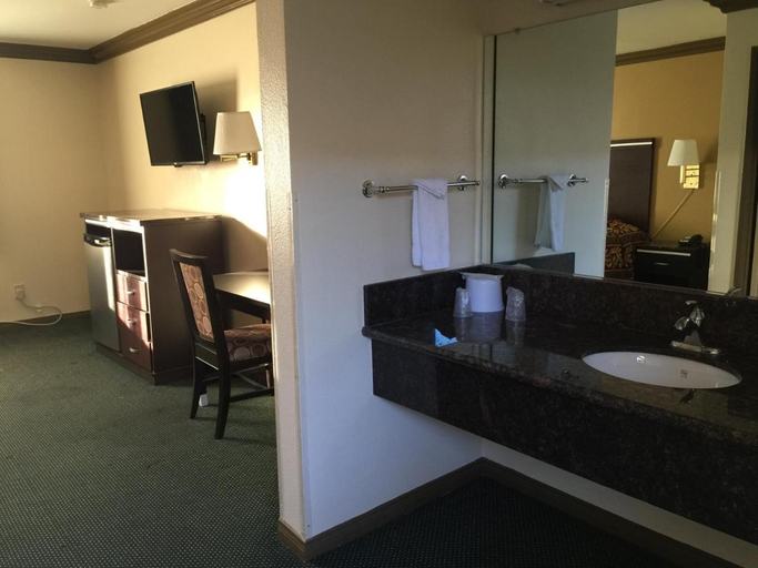 Bathroom 5, Mountain Inn, San Bernardino