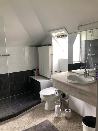 Bathroom 2, de Flesch, Kesteren
