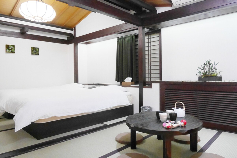 Bedroom 5, Hotel Samurai, Osaka