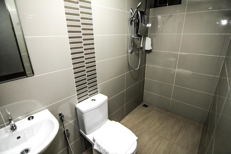 Bathroom 5, Rock Wood Hotel, Kuala Muda