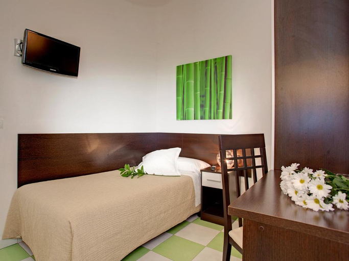 Bedroom 3, Hostal Besaya, Madrid