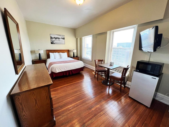 Bedroom 3, Lenox Hotel and Suites, Erie