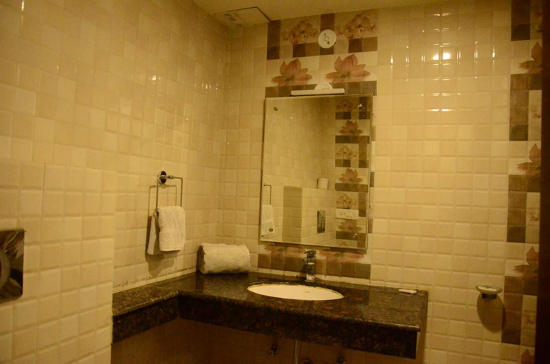 Bathroom, Milam Inn, Pithoragarh