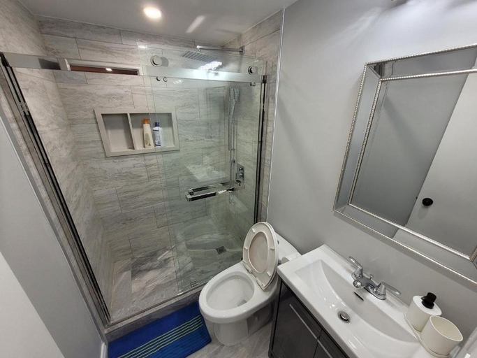 Bathroom 2, Guest House Basement - Master Bedrooms in Bayview Village, Toronto