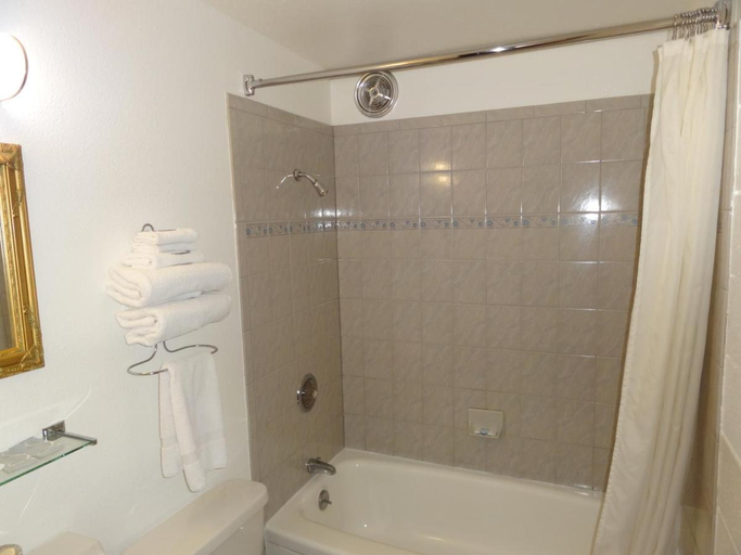 Bathroom 3, Galaxie Motel, Benton