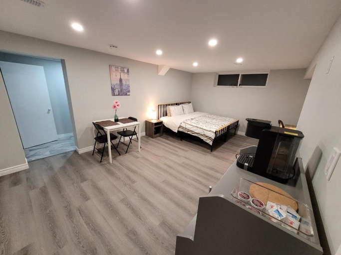 Bedroom 3, Guest House Basement - Master Bedrooms in Bayview Village, Toronto