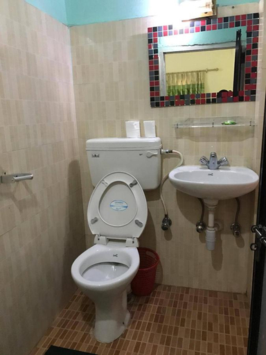 Bathroom 3, Hotel Himalayan Inn, Gandaki