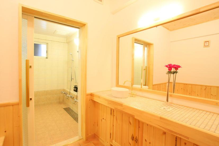 Bathroom 5, Pension Oz, Minamiuonuma