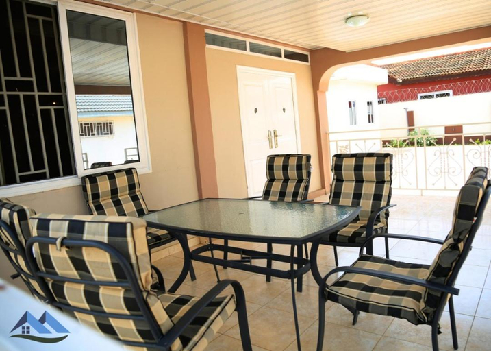 Others 4, DanRitzcer Suites, Tema