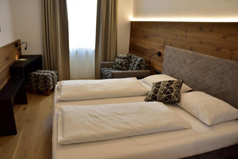 Bedroom 3, Hotel Krone, Bolzano