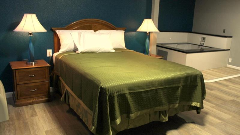 Bedroom 2, Aristocrat Motel, Los Angeles