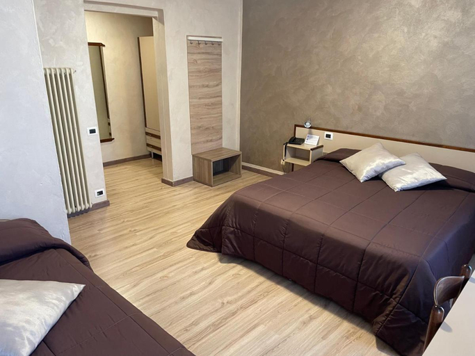 Bedroom 3, Hotel Avogadro, Bergamo