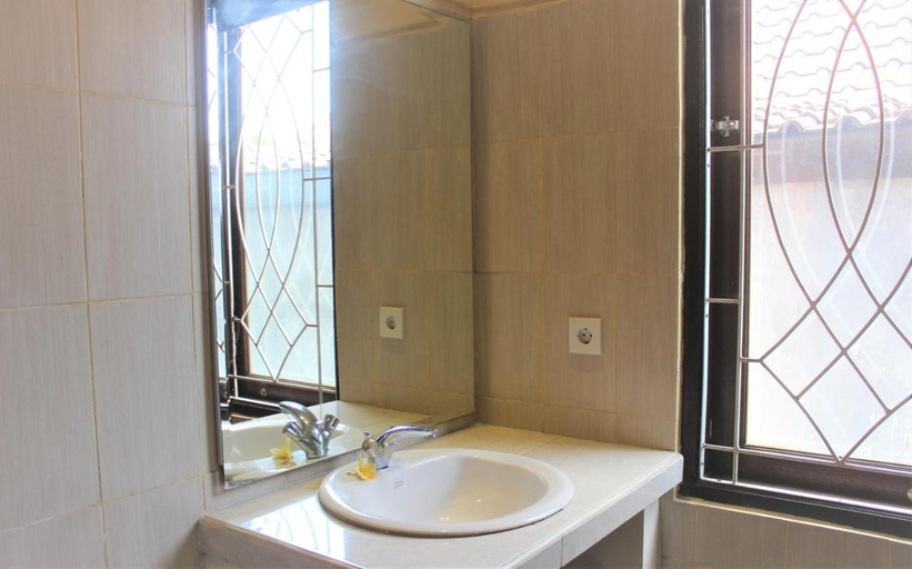 Bathroom 3, Silvy Guesthouse, Badung