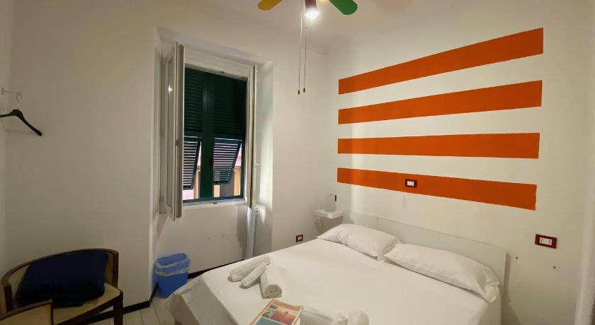 Bedroom 1, Economy Rooms, La Spezia