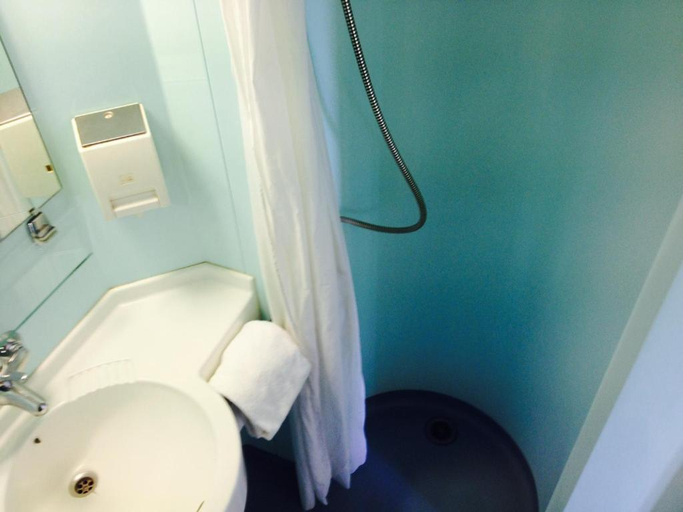 Bathroom 4, Aireco, Landes