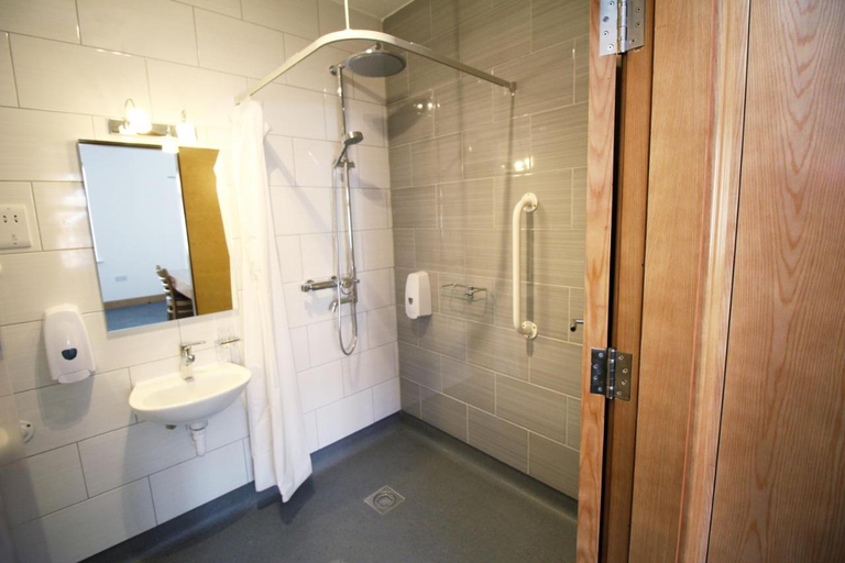 Bathroom 4, Flexistay Aparthotel Sutton, London