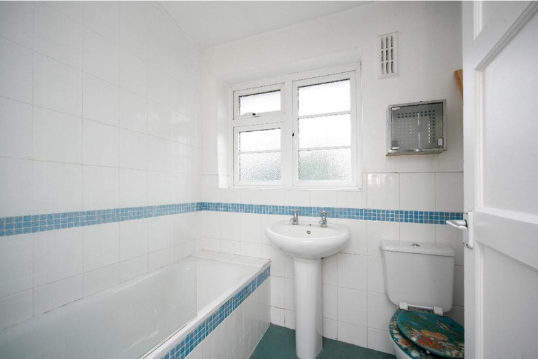 Bathroom, London Smart Comfy Single, London