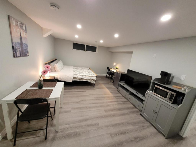 Bedroom 4, Guest House Basement - Master Bedrooms in Bayview Village, Toronto