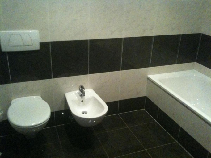 Bathroom 4, Hotel Krone, Bolzano