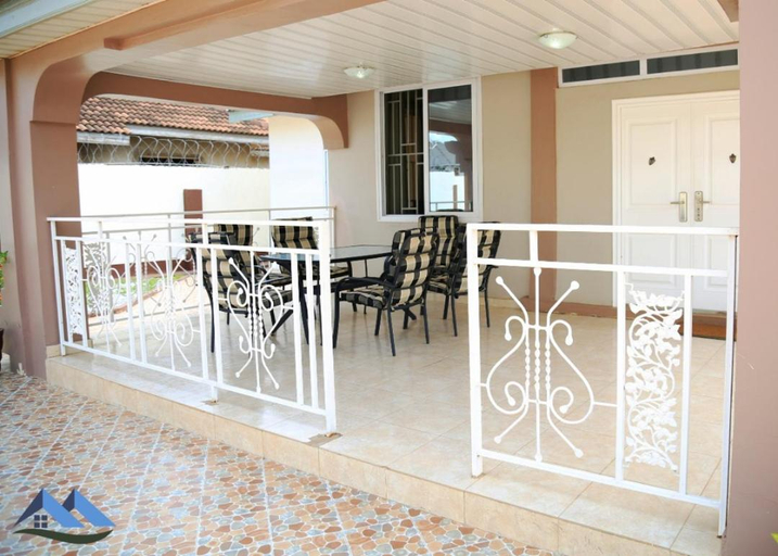 Others 5, DanRitzcer Suites, Tema