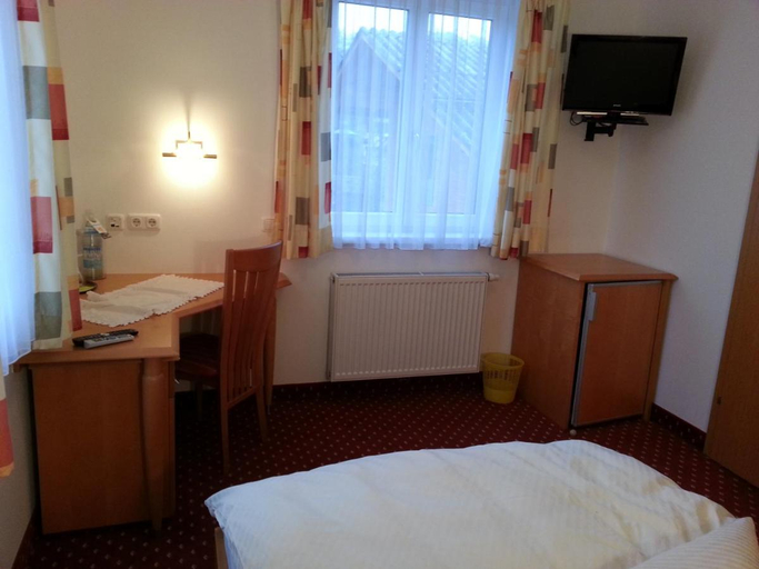 Bedroom 4, Fruhstuckspension zur Post, Zell am See