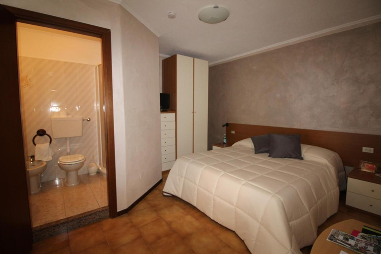 Bedroom 5, Hotel Avogadro, Bergamo