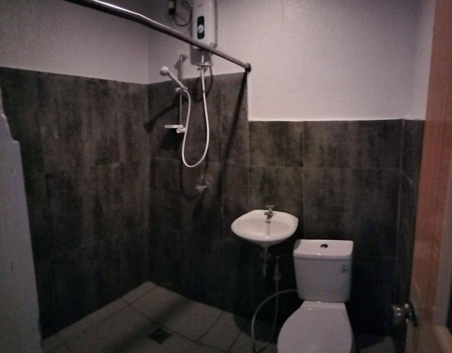Bathroom 2, Lolas Lodge, Malay