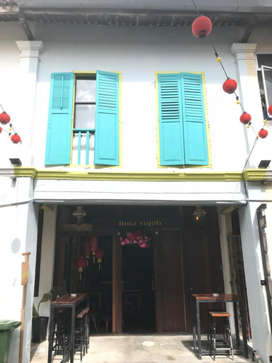 Exterior & Views