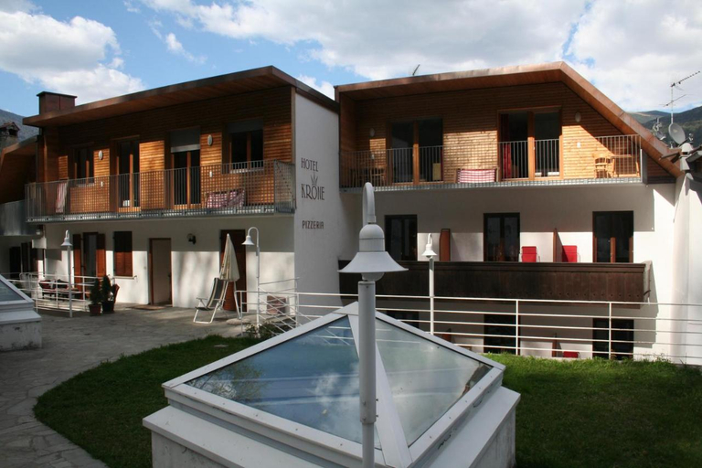 Exterior & Views