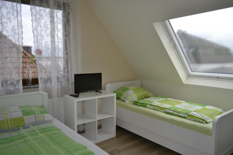 Bedroom 3, Pension Highway - Bunde Borriesstraße 39, Herford