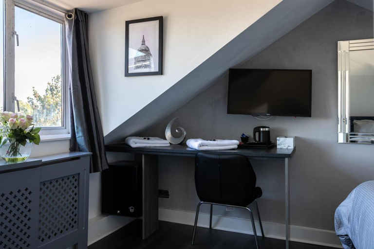Others 2, The Finsbury Guesthouse, London